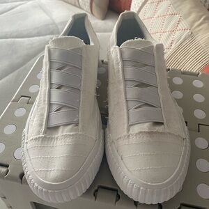 Blowfish White canvas Slip-On Sneakers with Elastic Bands